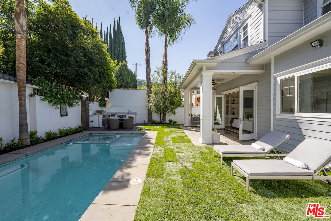 12308 Cantura St