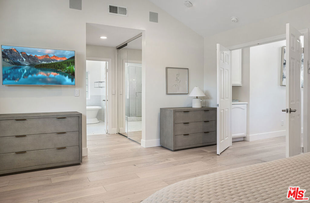 16041 Dickens Street