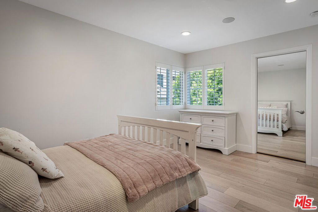 16041 Dickens Street