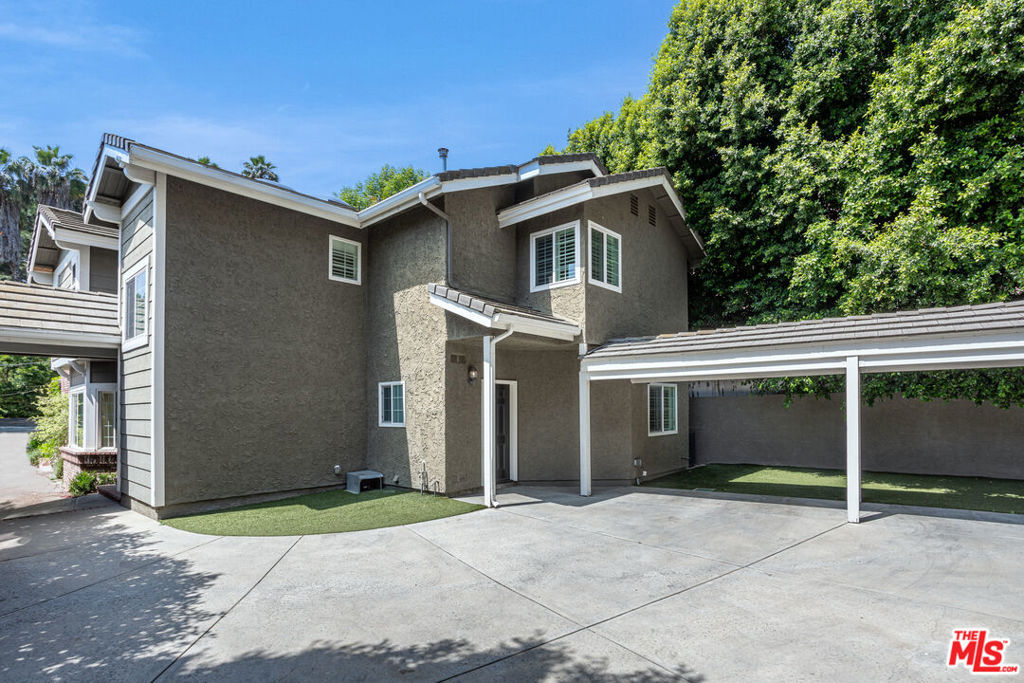 16041 Dickens Street