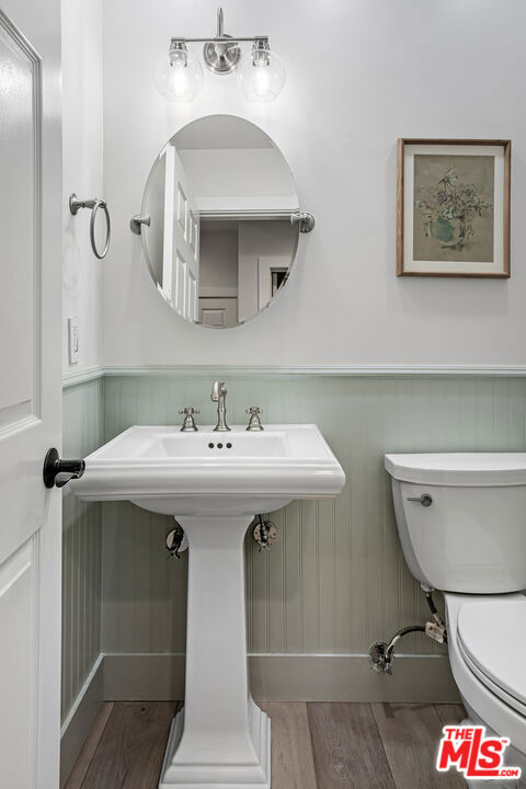 16041 Dickens Street