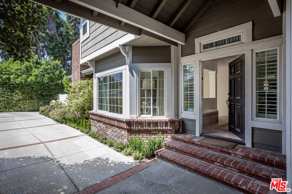 16041 Dickens Street