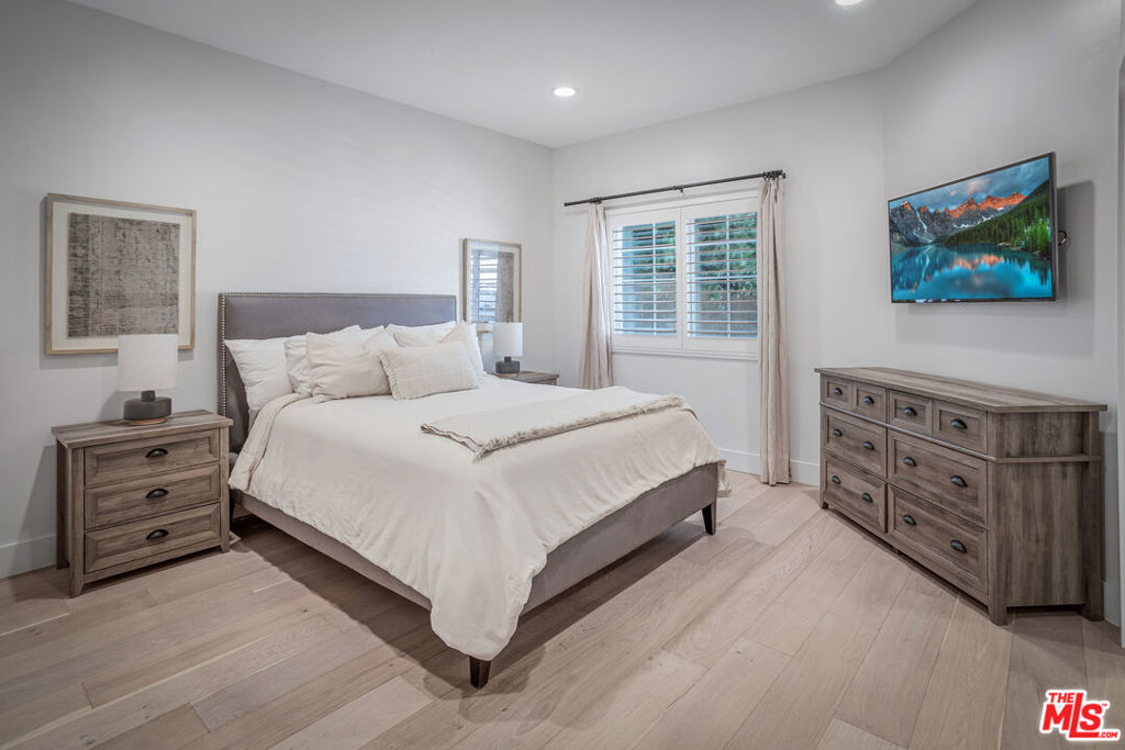 16041 Dickens Street