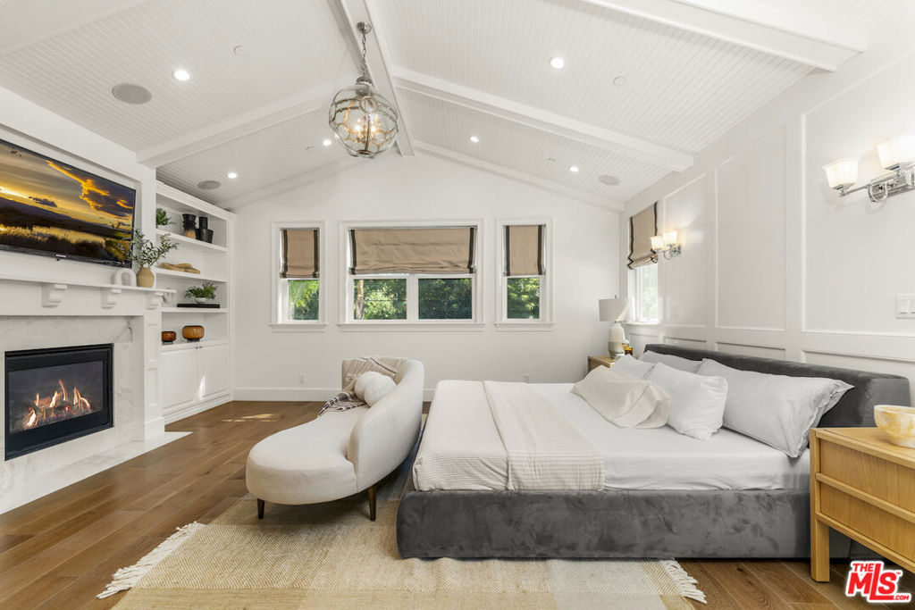 12308 Cantura Street