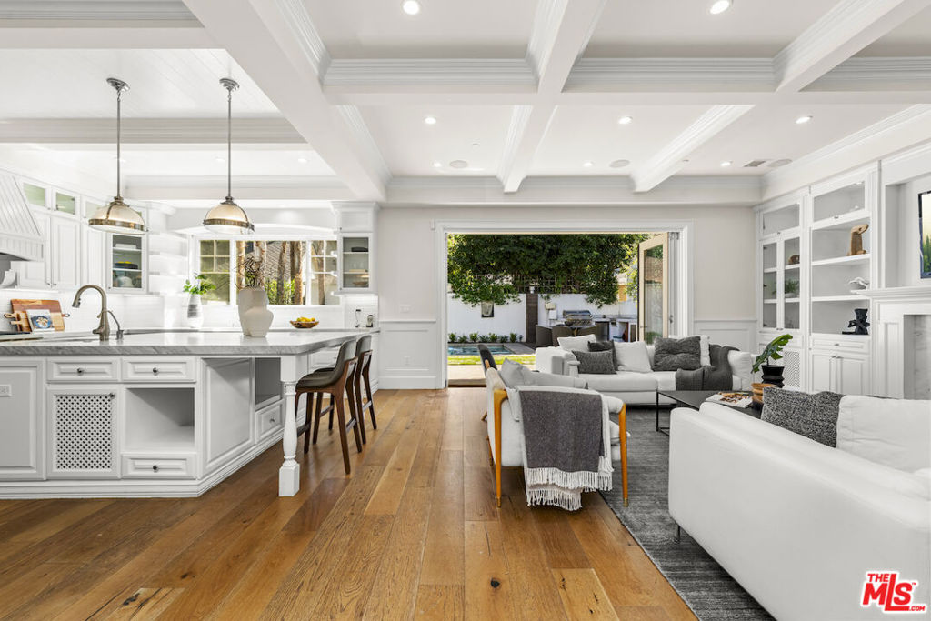 12308 Cantura Street