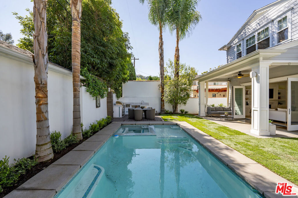 12308 Cantura Street