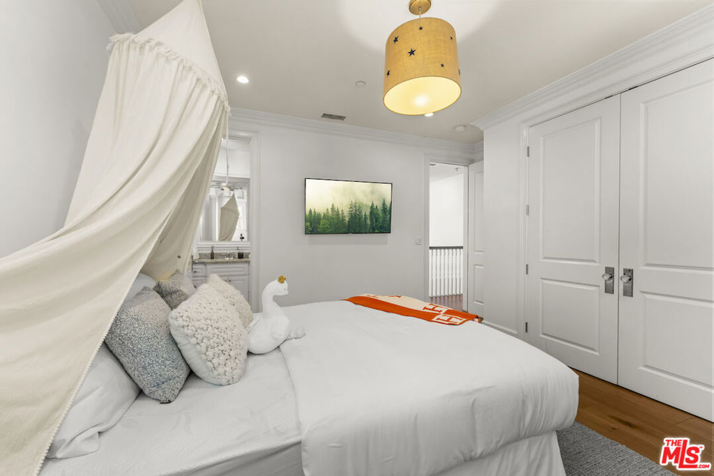 12308 Cantura Street