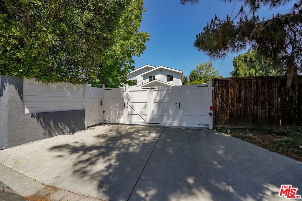 5114 Cedros Avenue