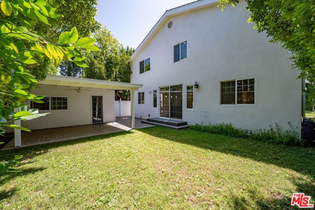 5114 Cedros Avenue