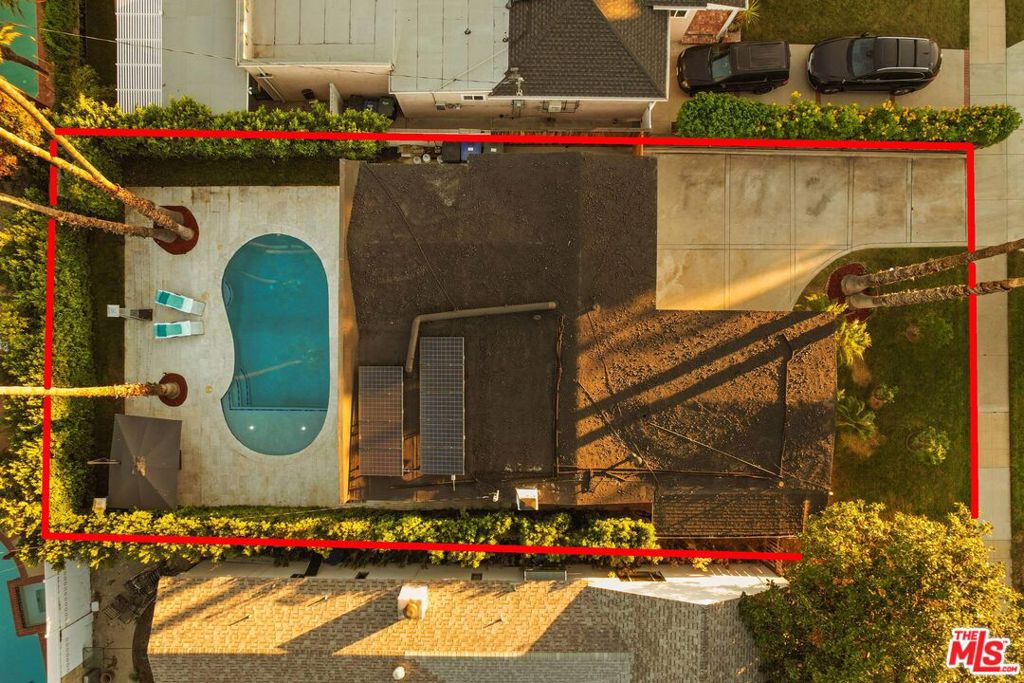1318 N Beachwood Drive