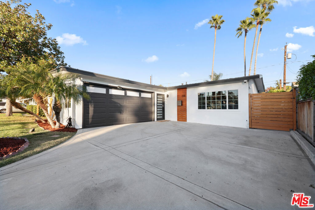 1318 N Beachwood Drive