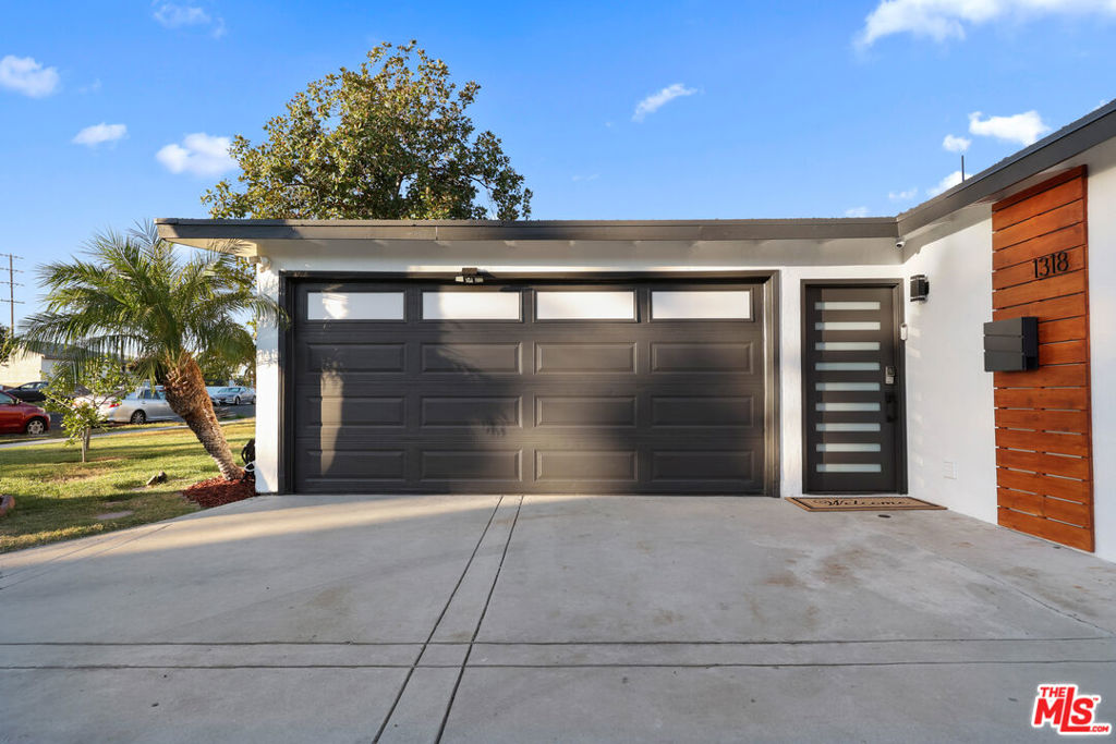 1318 N Beachwood Drive