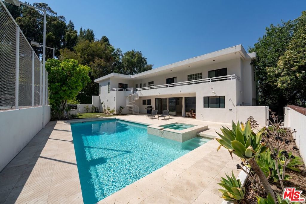 15656 Crownridge Place