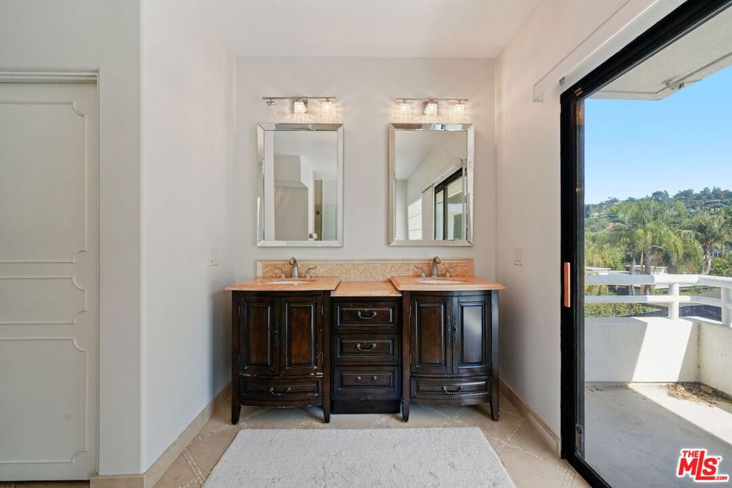 15656 Crownridge Place