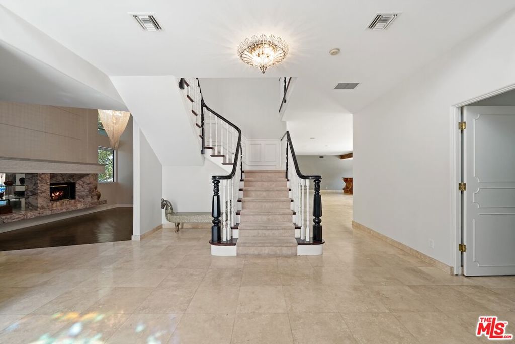 15656 Crownridge Place
