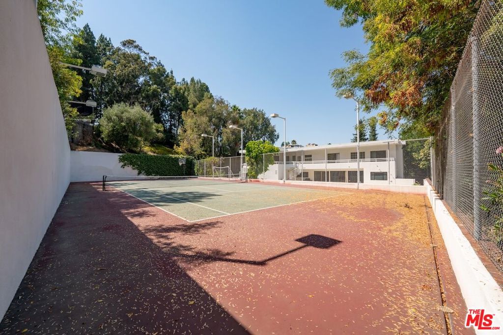 15656 Crownridge Place