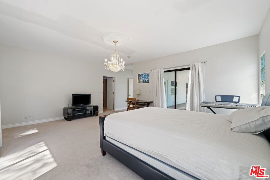 15656 Crownridge Place