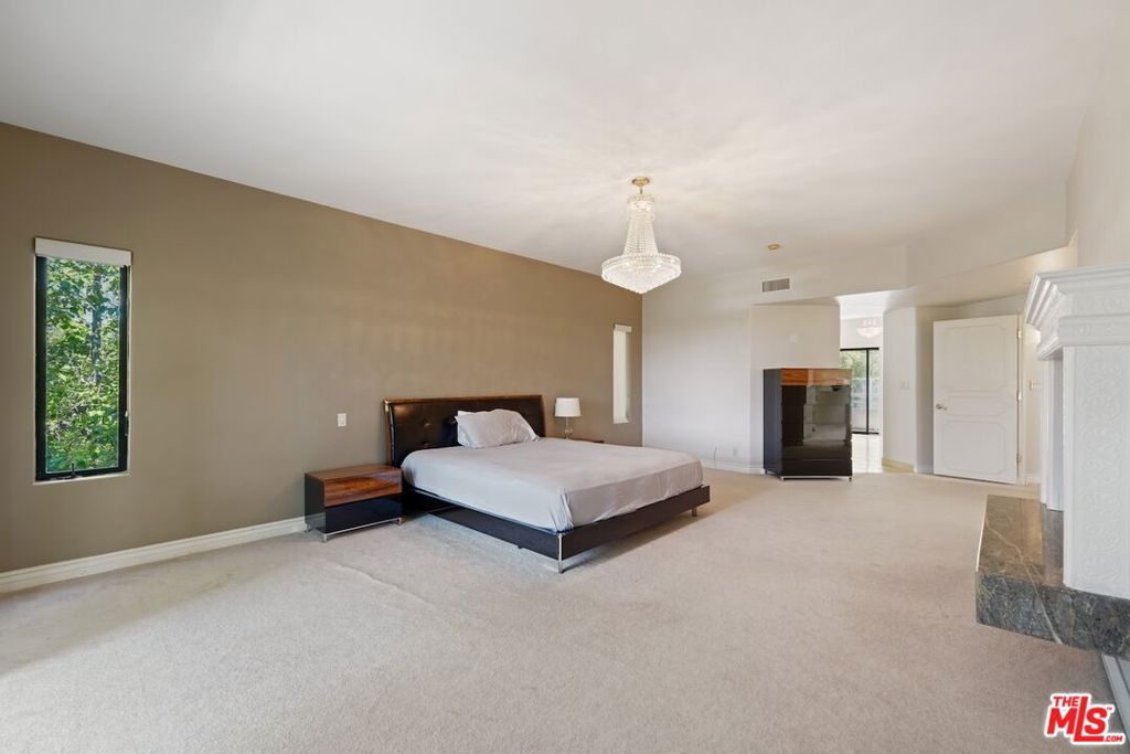 15656 Crownridge Place
