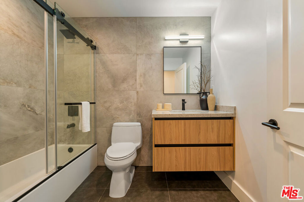 20748 Burbank Boulevard