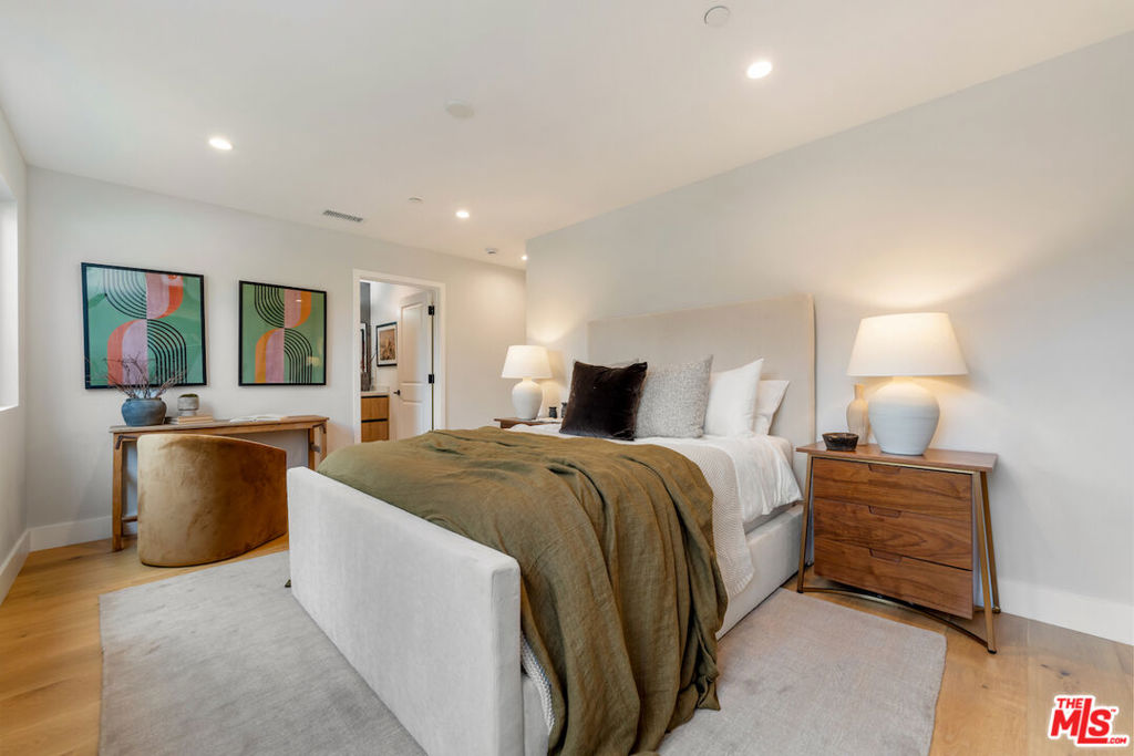 20748 Burbank Boulevard