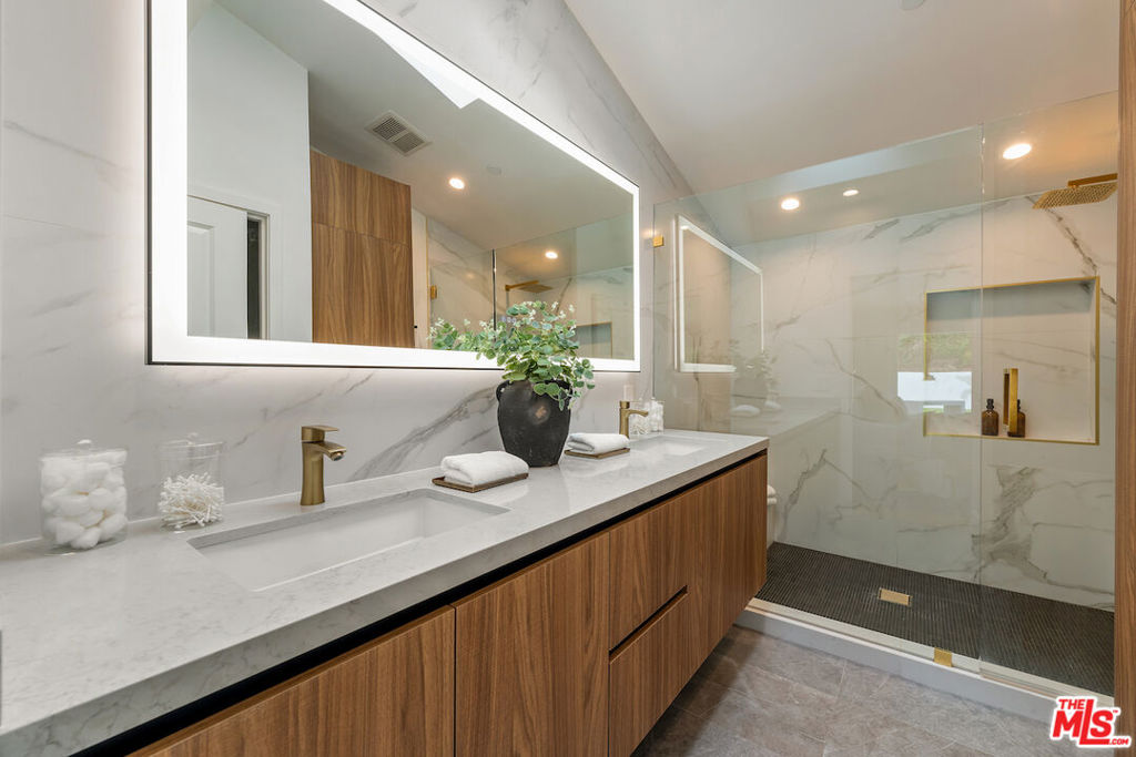 20748 Burbank Boulevard