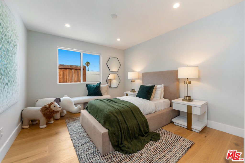 20748 Burbank Boulevard