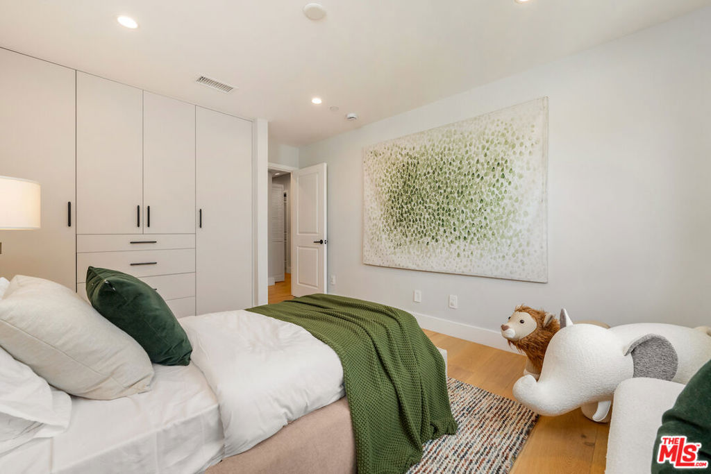 20748 Burbank Boulevard