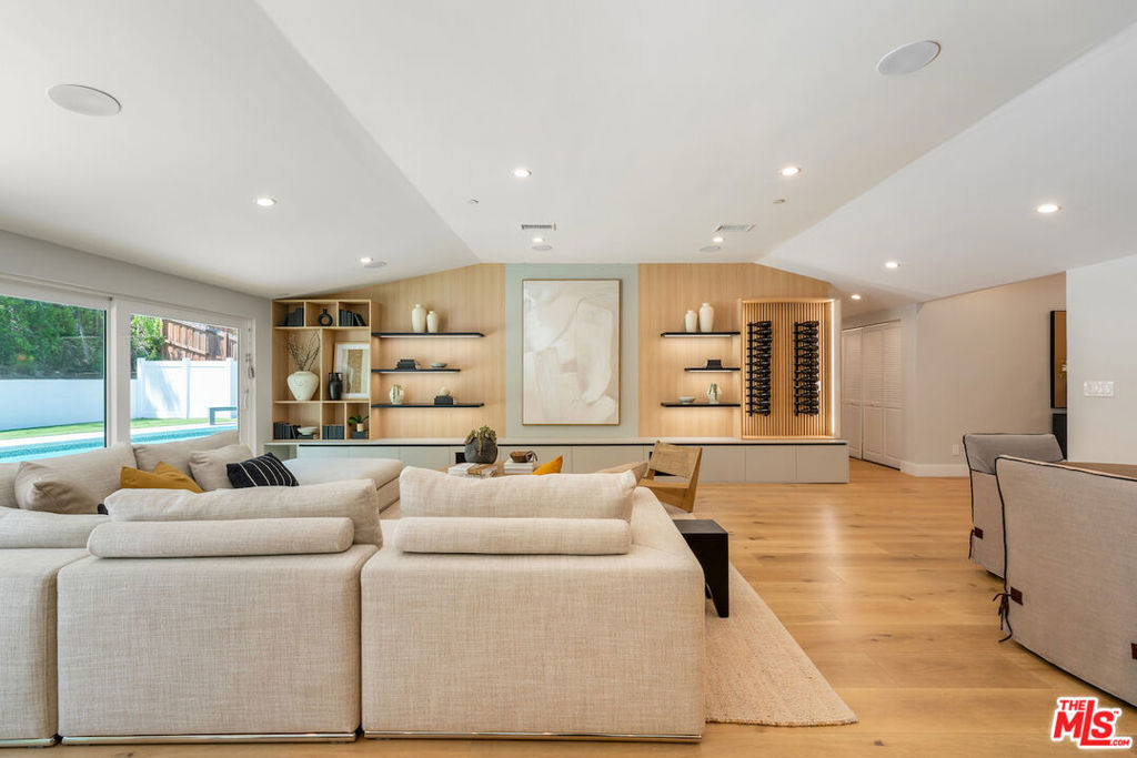 20748 Burbank Boulevard