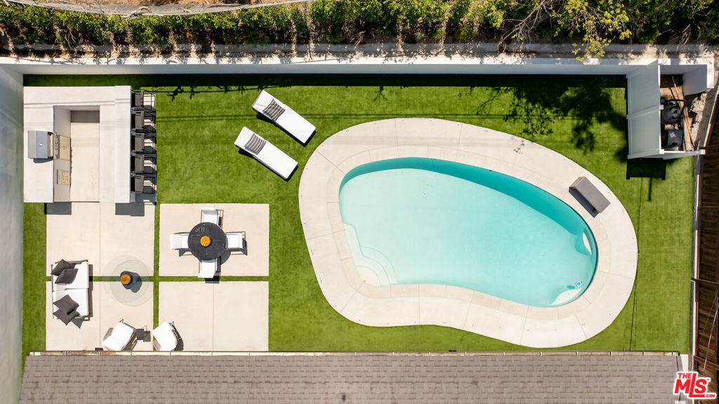 20748 Burbank Boulevard