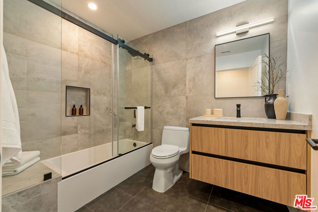 20748 Burbank Boulevard