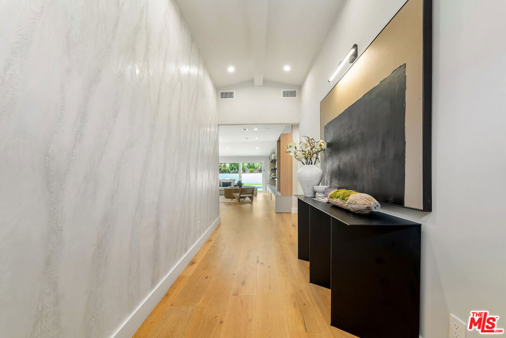 20748 Burbank Boulevard