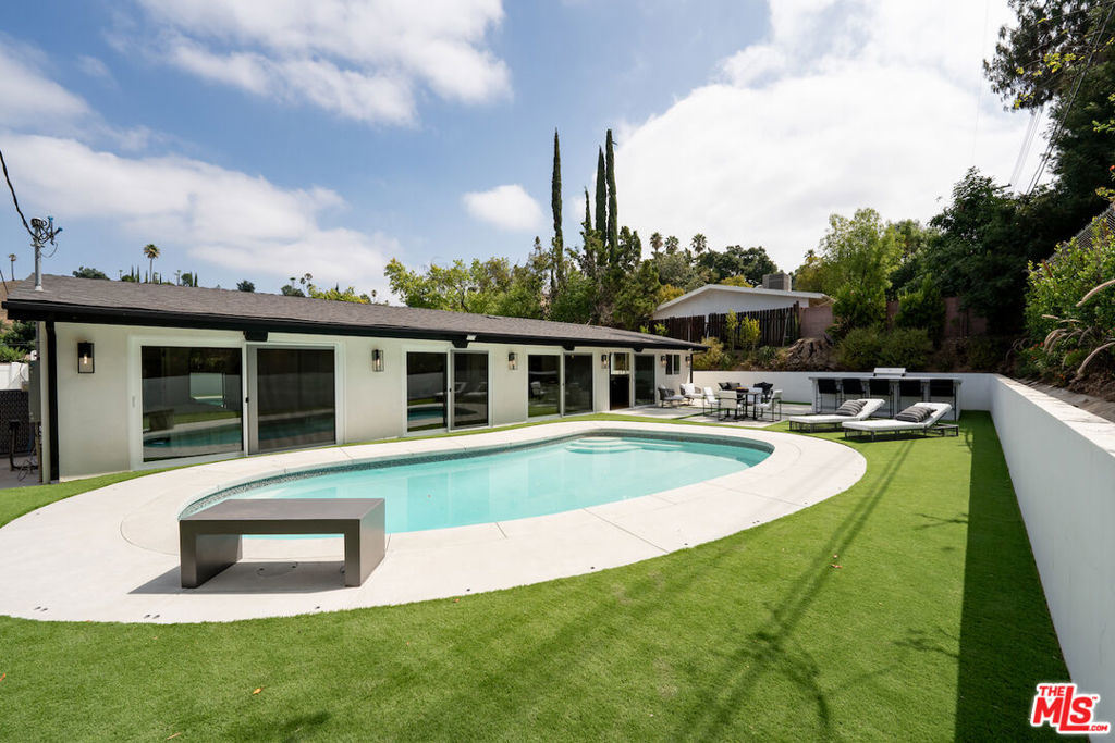 20748 Burbank Boulevard