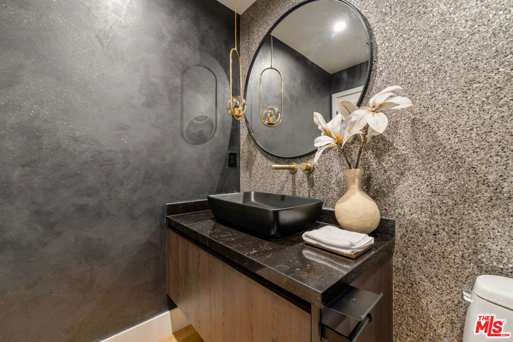 20748 Burbank Boulevard