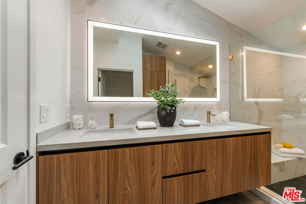 20748 Burbank Boulevard