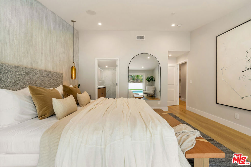 20748 Burbank Boulevard