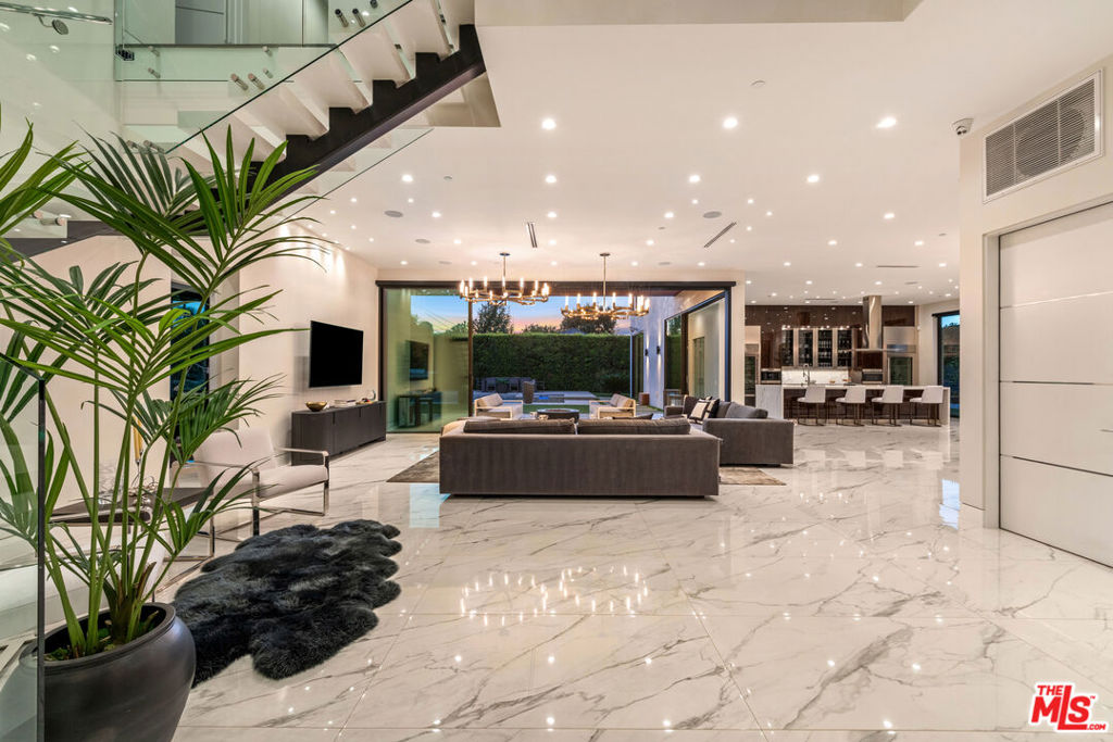 4049 Coldwater Canyon Avenue