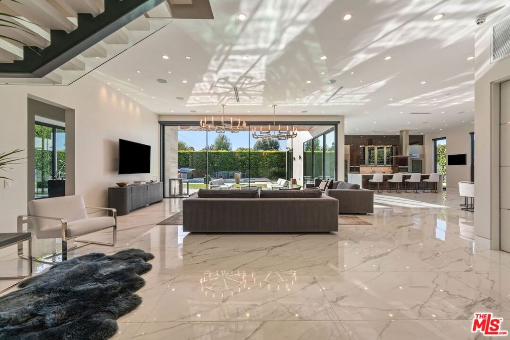 4049 Coldwater Canyon Avenue