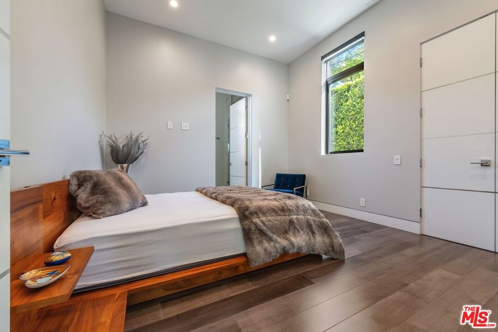 4049 Coldwater Canyon Avenue