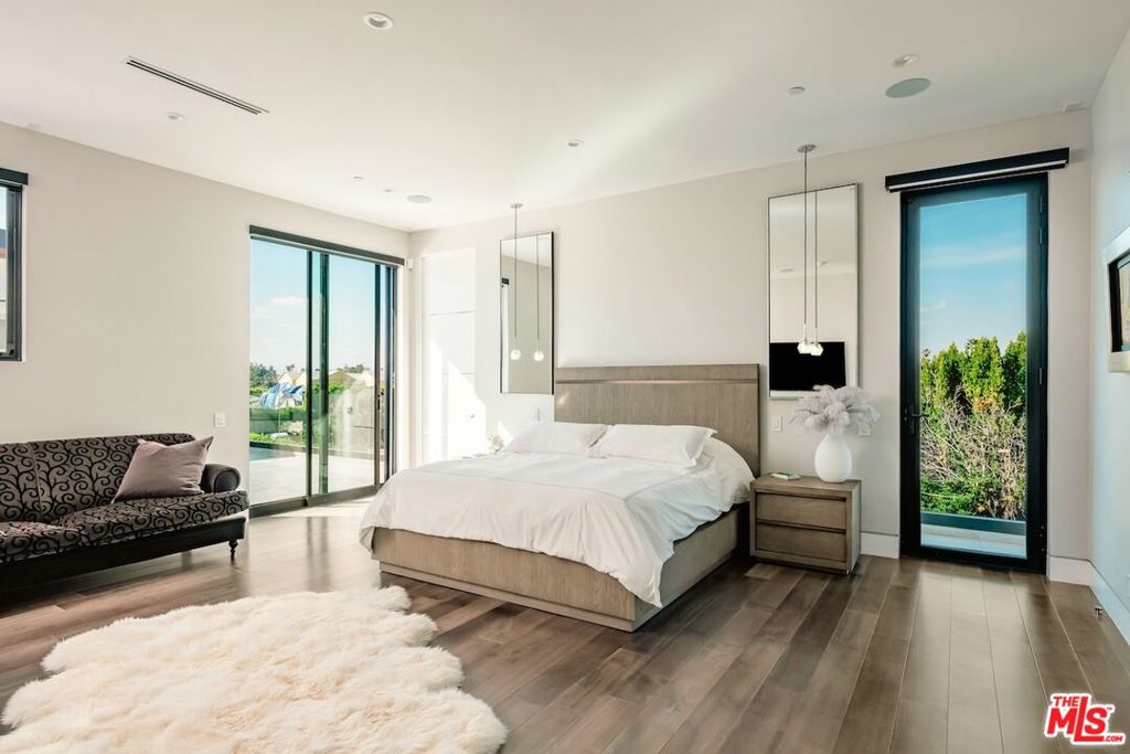 4049 Coldwater Canyon Avenue