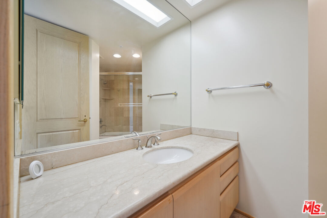 10490 Wilshire Blvd Unit: 1402