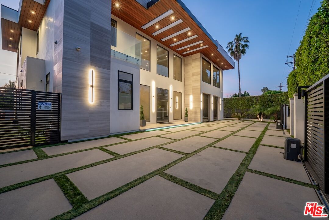 4049 Coldwater Canyon Ave