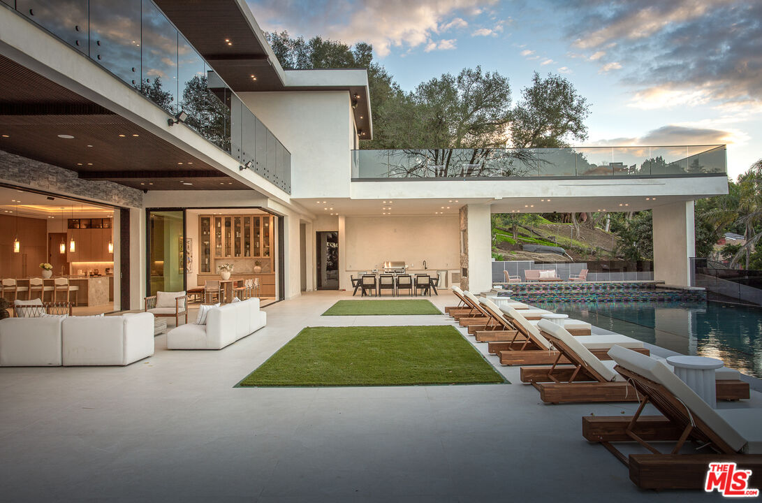 4701 Sophia Ave