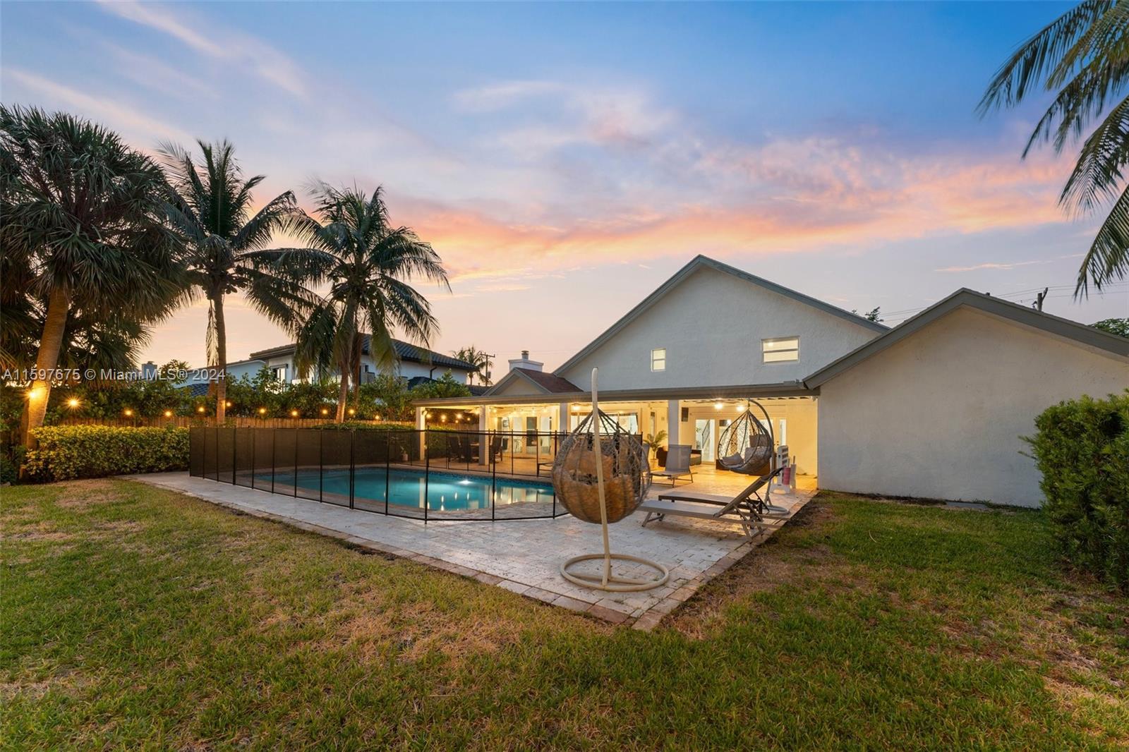 413 Holiday Dr
