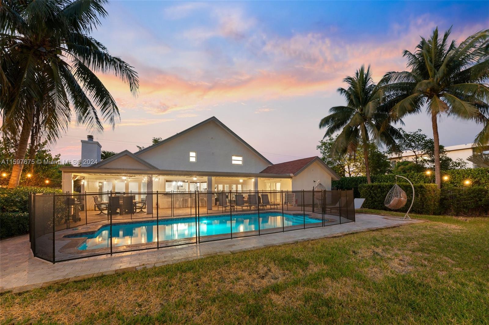 413 Holiday Dr