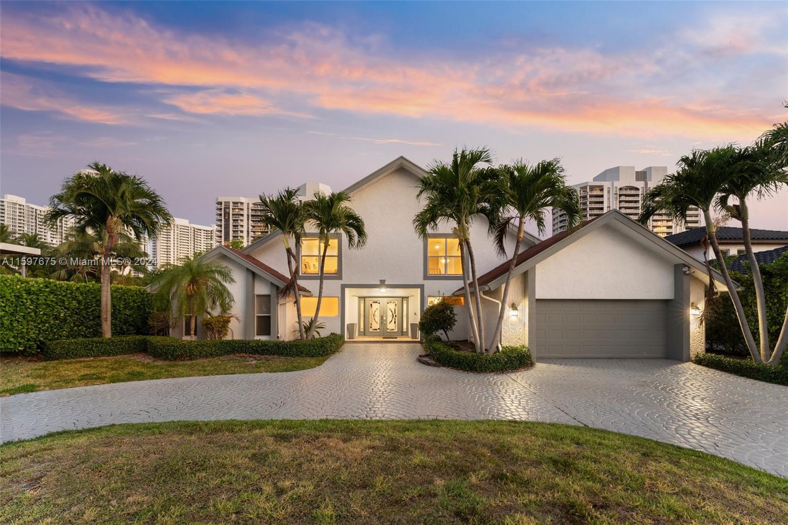 413 Holiday Dr