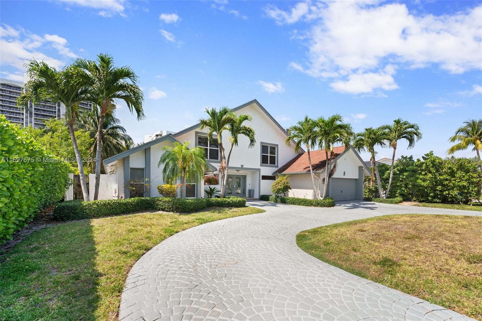 413 Holiday Dr