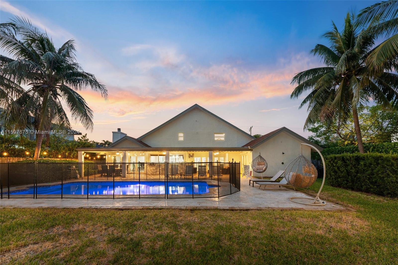 413 Holiday Dr