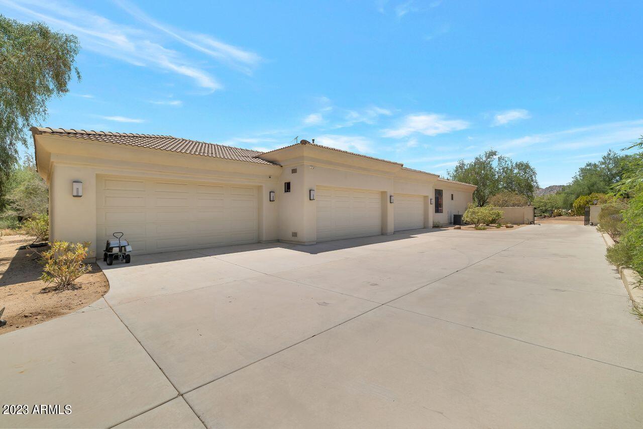 9041 N 54TH Place