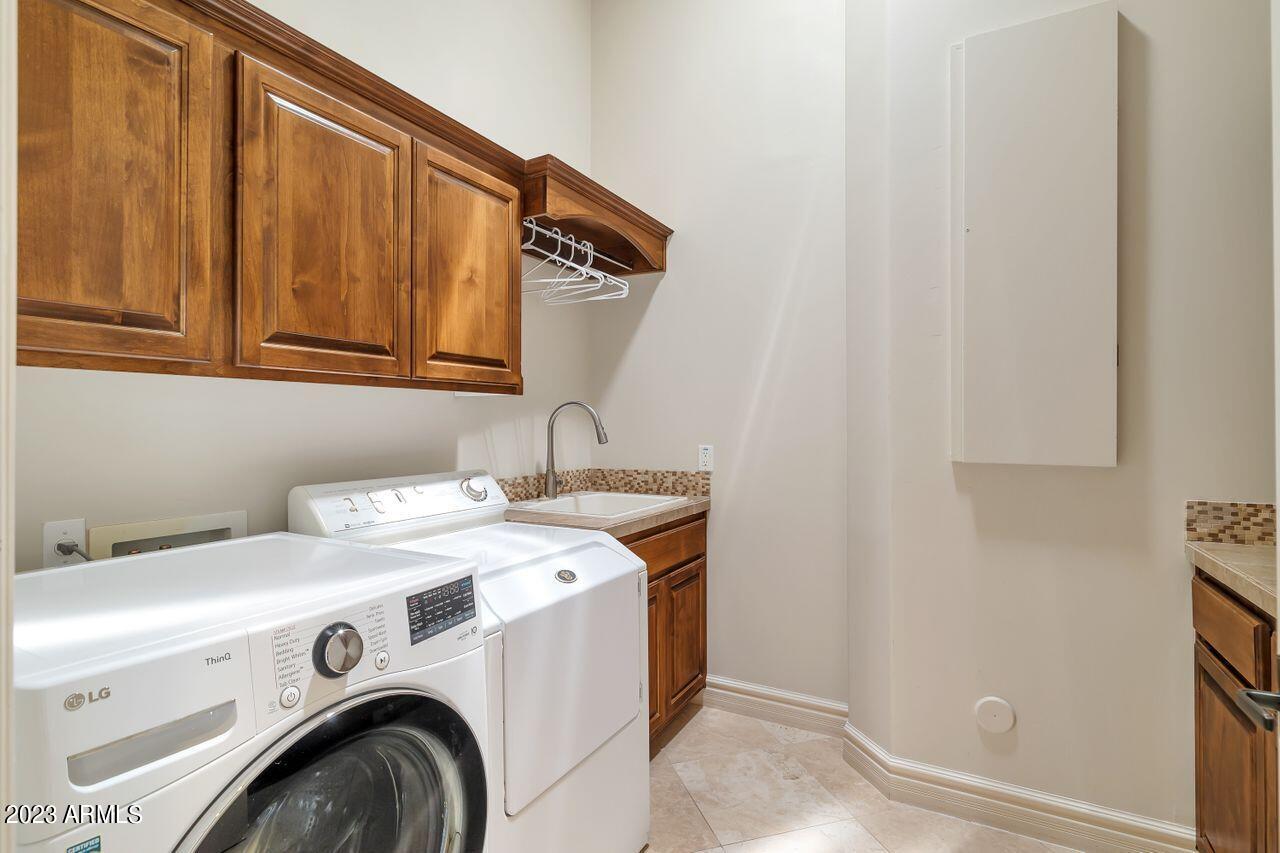 9041 N 54TH Place