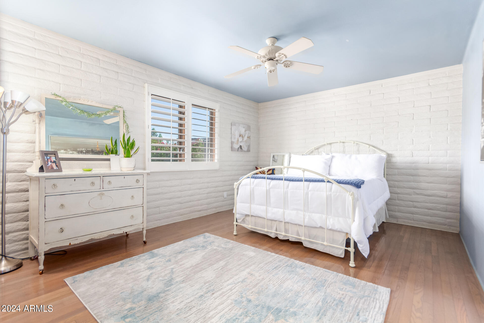 12012 N OAKHURST Way